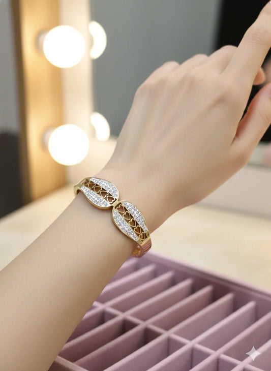 Heartline Elegance Anti-Tarnish Bracelet